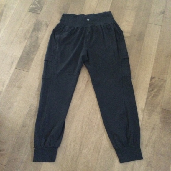EXTREME STRETCH!!!!!! Women's Athleta joggers. - Picture 2 of 4